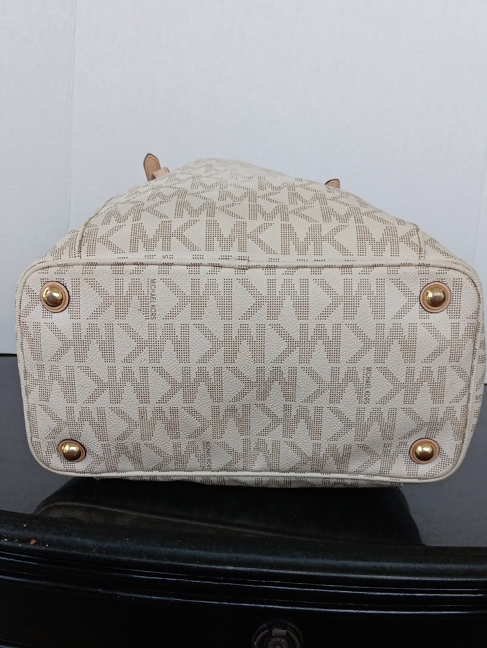 Michael Kors Cream Logo Tote with Tan Trim and Wallet Size 12×11×6 - Picture 6 of 9